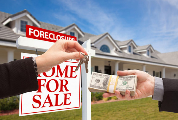 Foreclosure sign outside houses in Hawaii